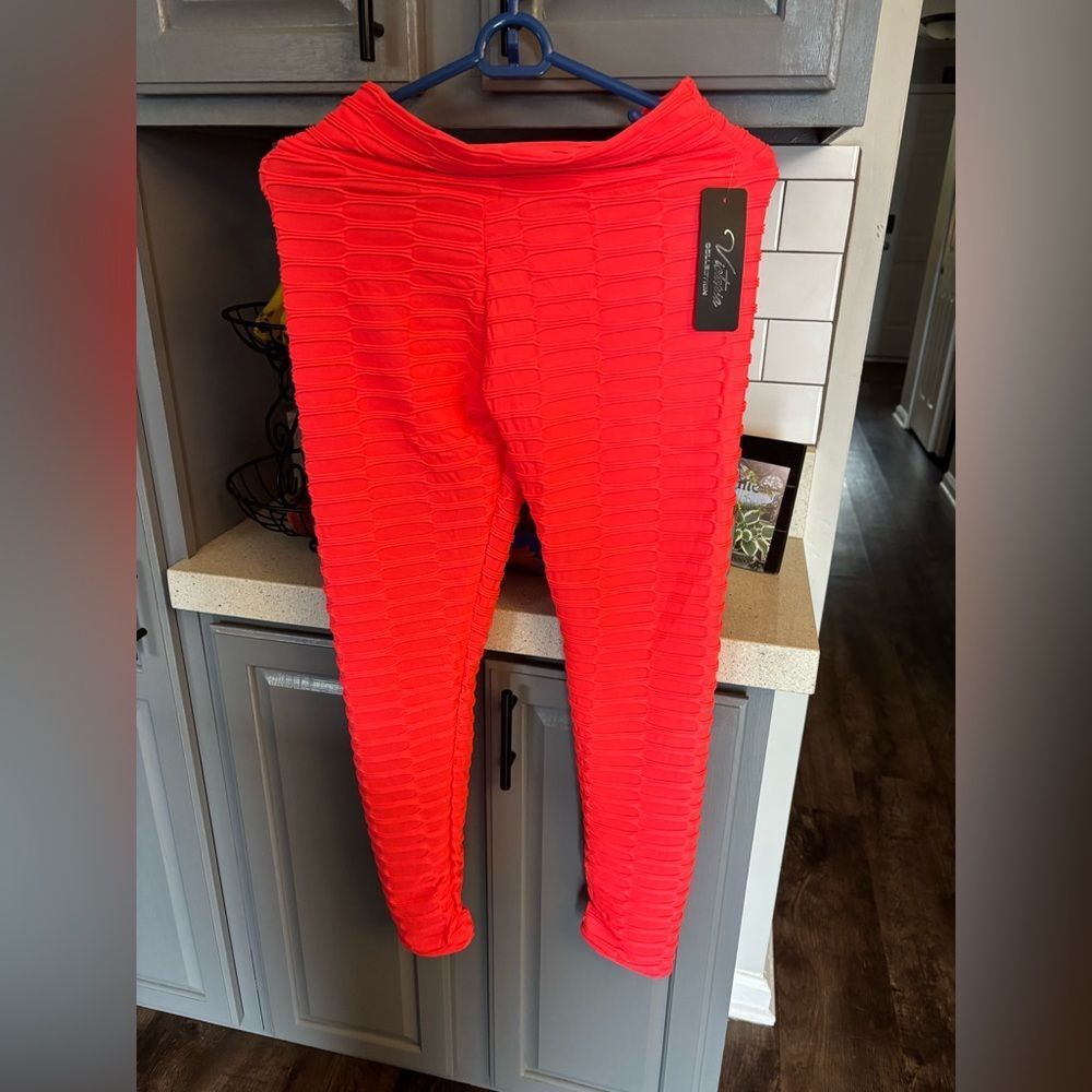 Vibrant Dark Pink/ Red Butt Lift Leggings, NWT